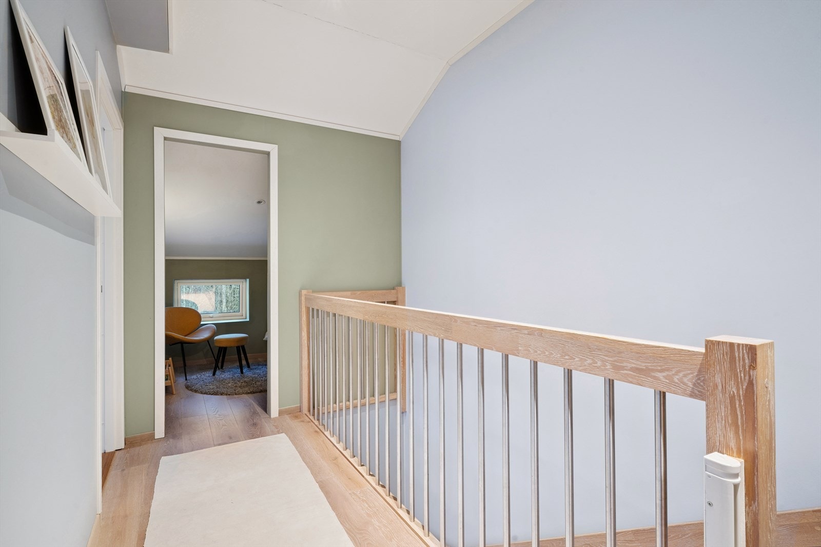 Moderne og pene fargetoner går igjennom hele boligen. Galleribilde