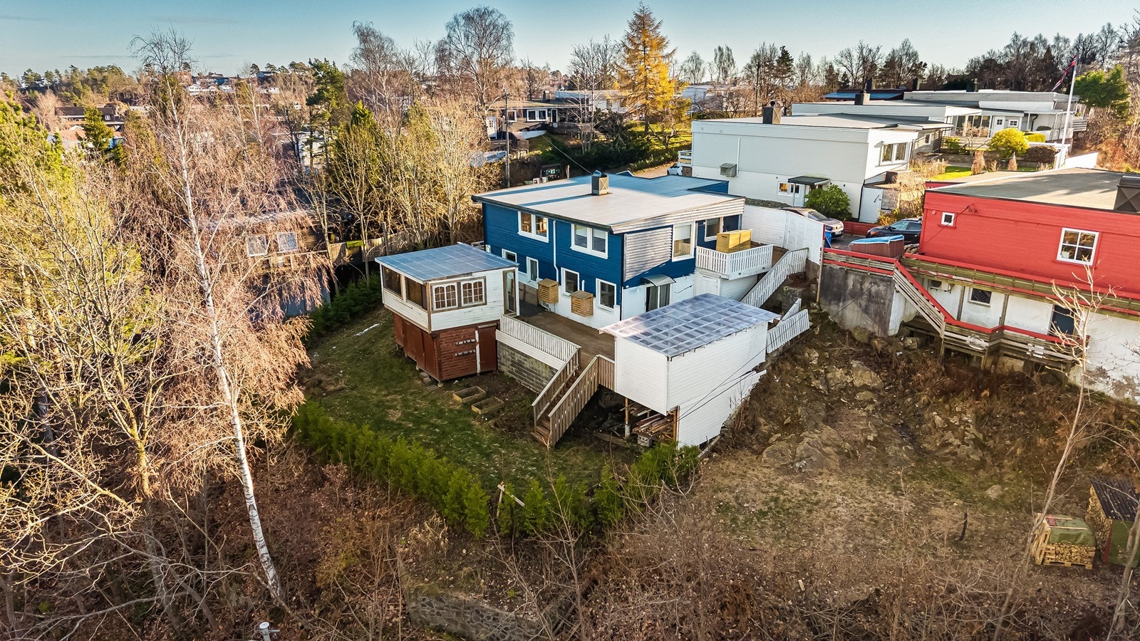 Sjarmerende enebolig med flere uteplasser og gode bruksområder Galleribilde