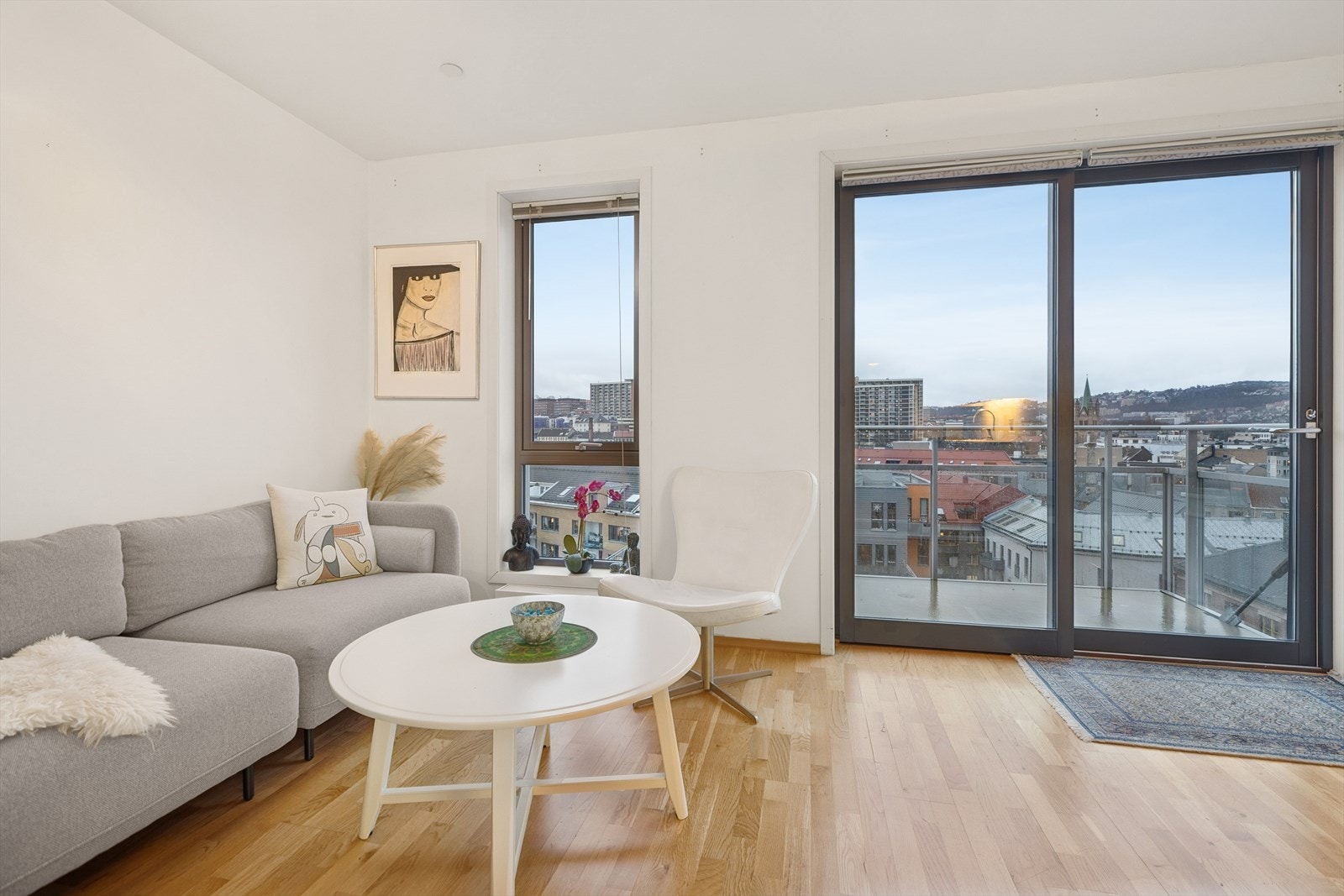 Fra stuen er det utgang til østvendt balkong. Galleribilde