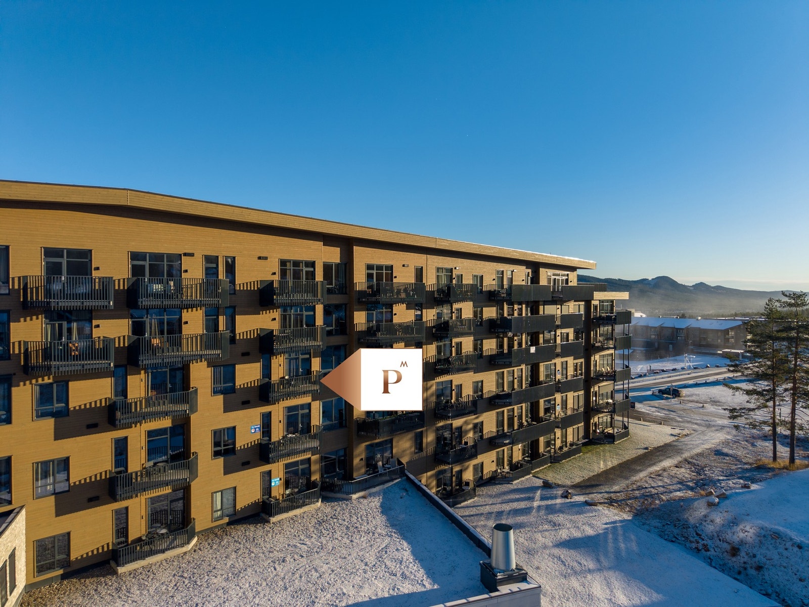 I nærområdet finnes flere kafeer, restauranter og barer innen ca. fem minutters gange, og det er planlagt ytterligere servicetilbud som vil styrke området ytterligere. Galleribilde