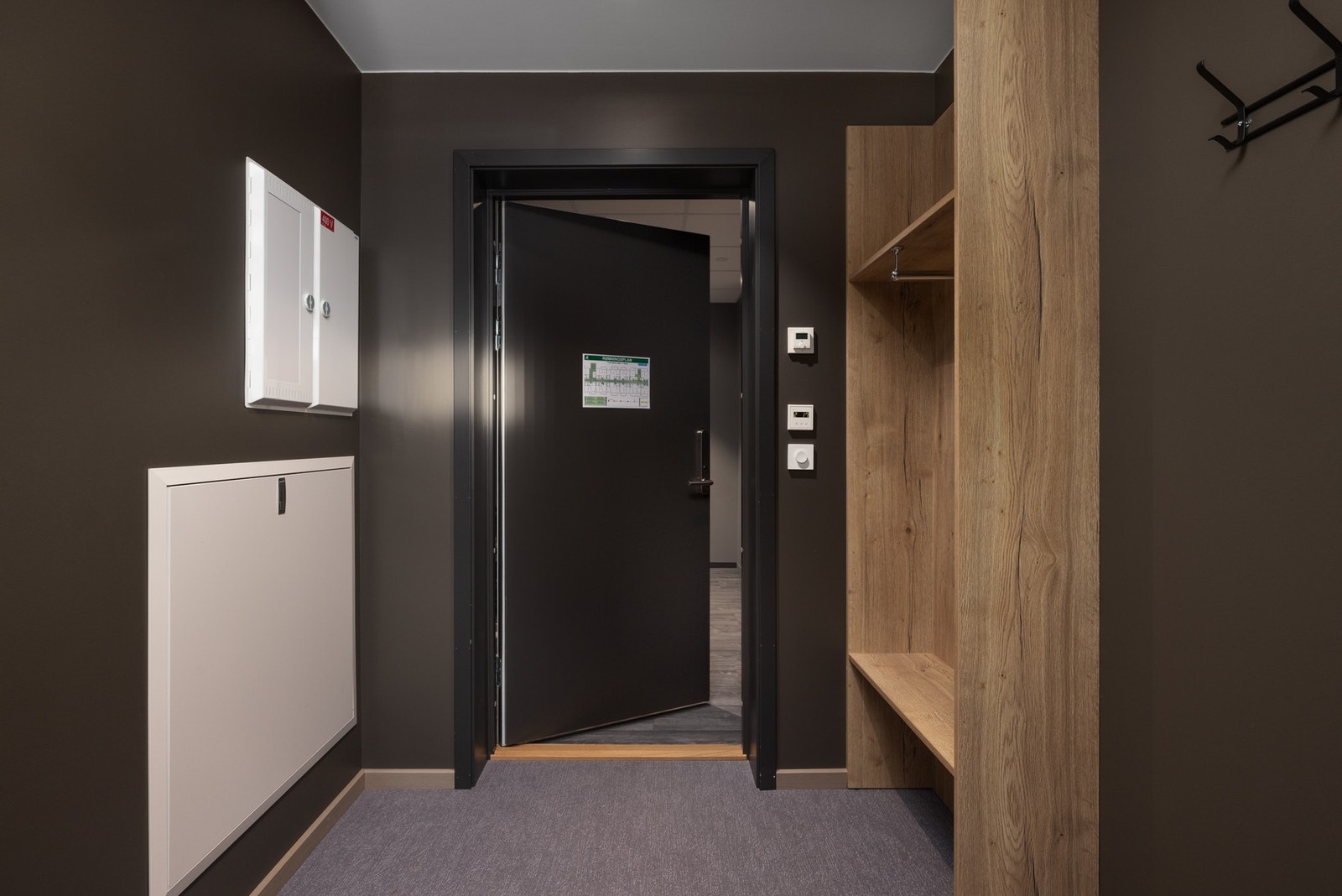 Boligen befinner seg i byggets 4.etasje og har praktisk adkomst via heis og trappegang. Galleribilde