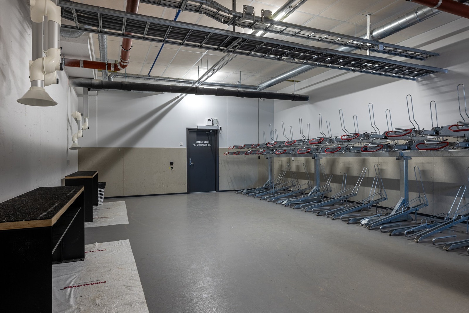 I bygget finner du en praktisk smørebod hvor det også er mulighet for oppbevaring av sykler. Galleribilde