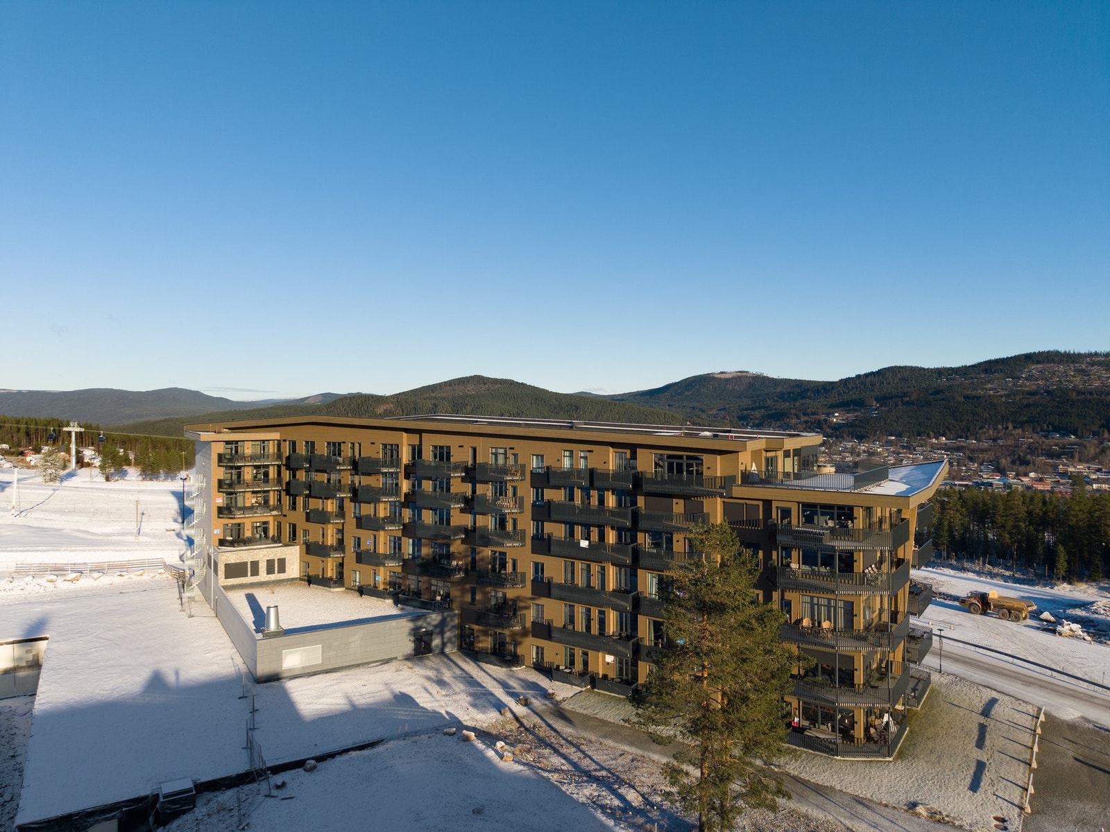 Nærmeste nærbutikk ligger ca. 500 meter unna, mens Trysil Senteret med blant annet Kiwi, Rema 1000 og Coop Mega nås på ca. fem minutter med bil. Galleribilde