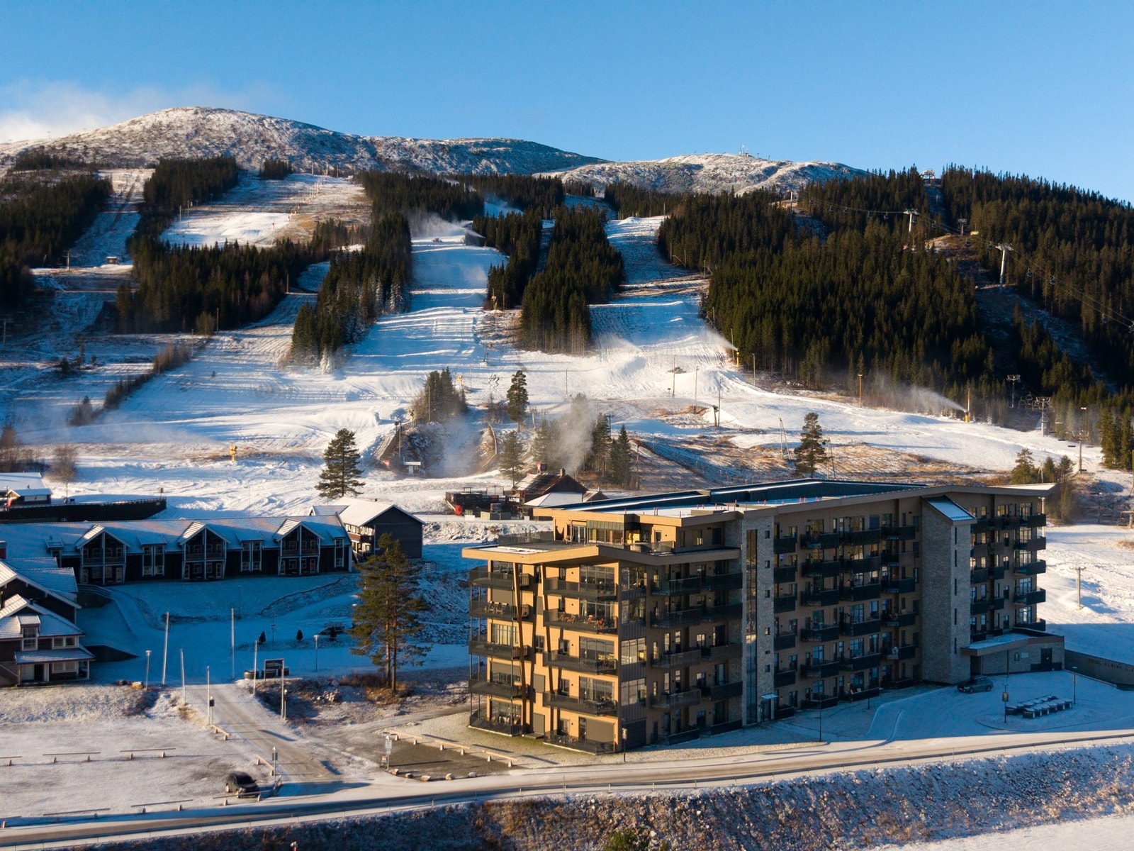 Området byr på et bredt spekter av aktiviteter året rundt. Vinterstid er det ideelle forhold for alpint og langrenn, mens sommerhalvåret tilbyr gode turmuligheter, fiskeplasser og øvrige naturopplevelser i nærområdet. Galleribilde