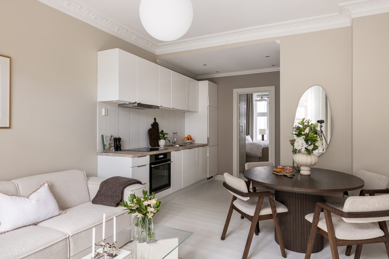 Dette er en klassisk og lys bolig beliggende attraktivt til rett ved Alexander Kiellands plass. Galleribilde