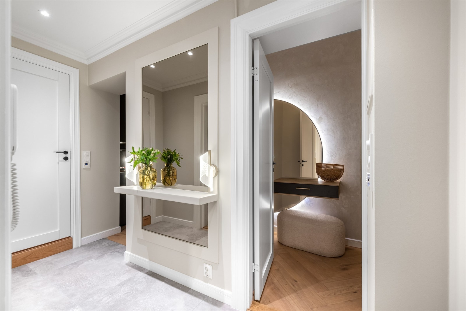 Hele leiligheten ble totaloppusset i 2025 og har gjennomtenkte løsninger og eksklusive detaljer Galleribilde