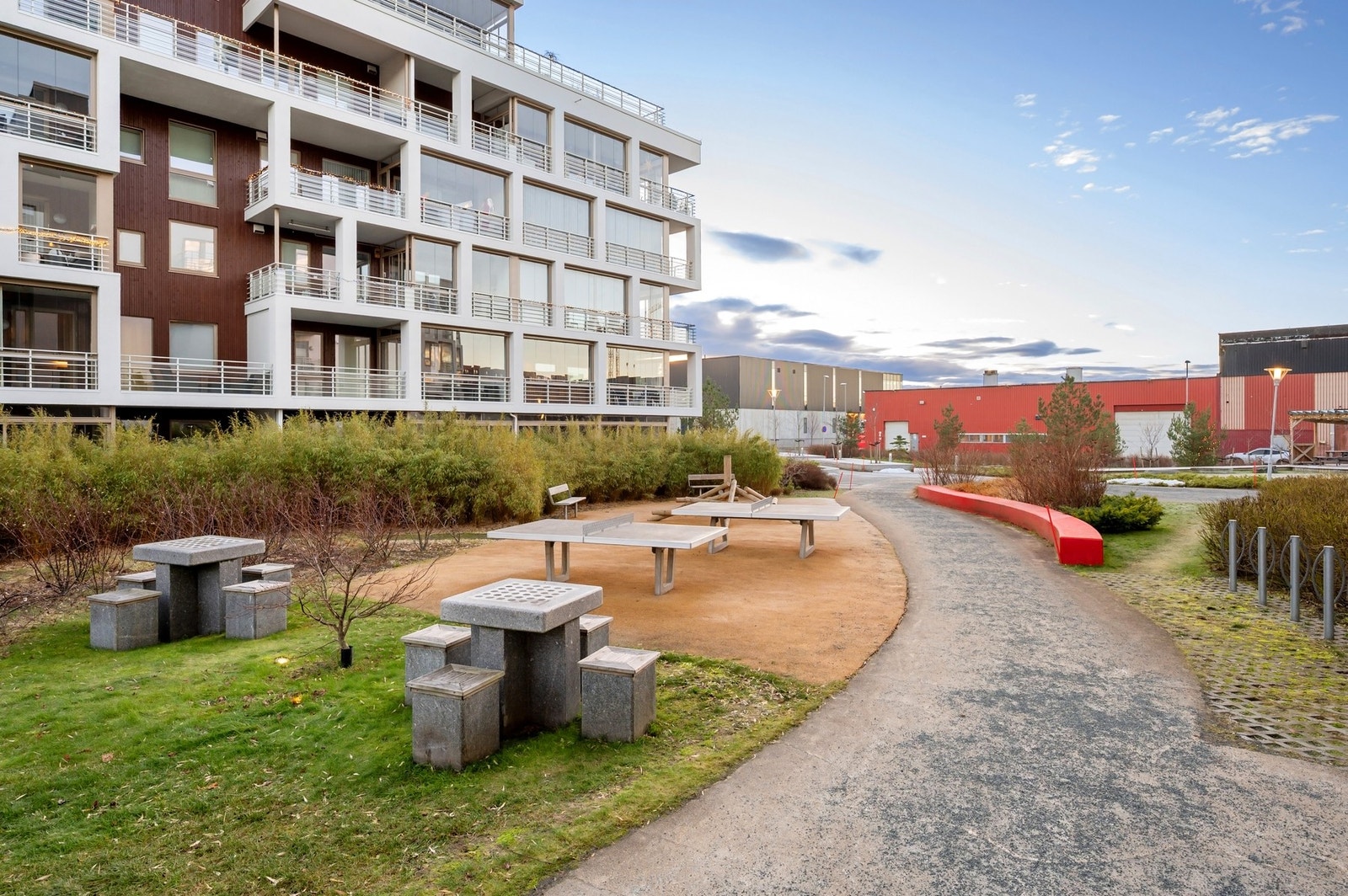 Sentral og flott beliggenhet på Lade med alt en måtte trenge rett i nærheten. Galleribilde