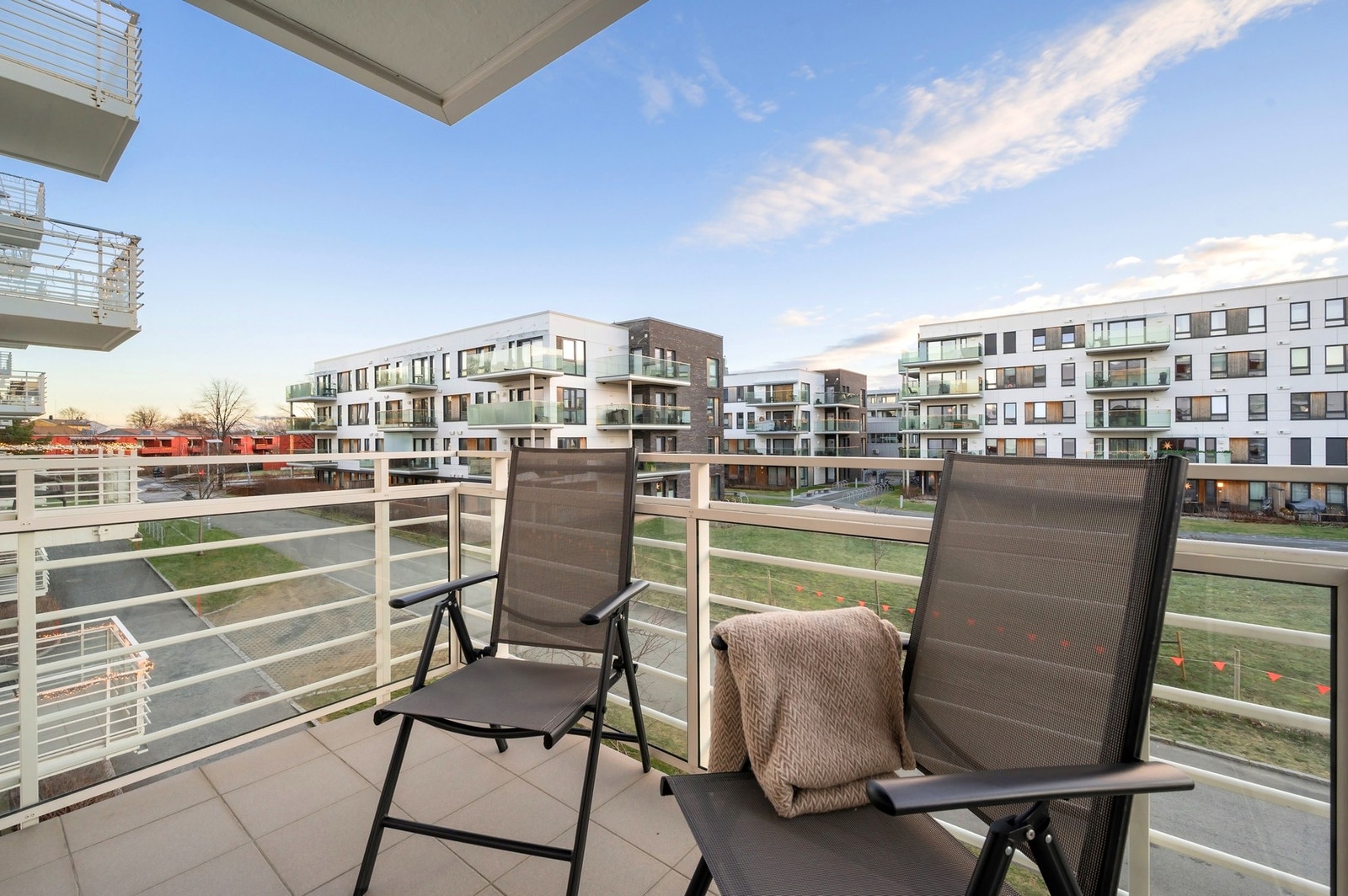 Fra stuen har man direkte utgang til balkongen. Galleribilde