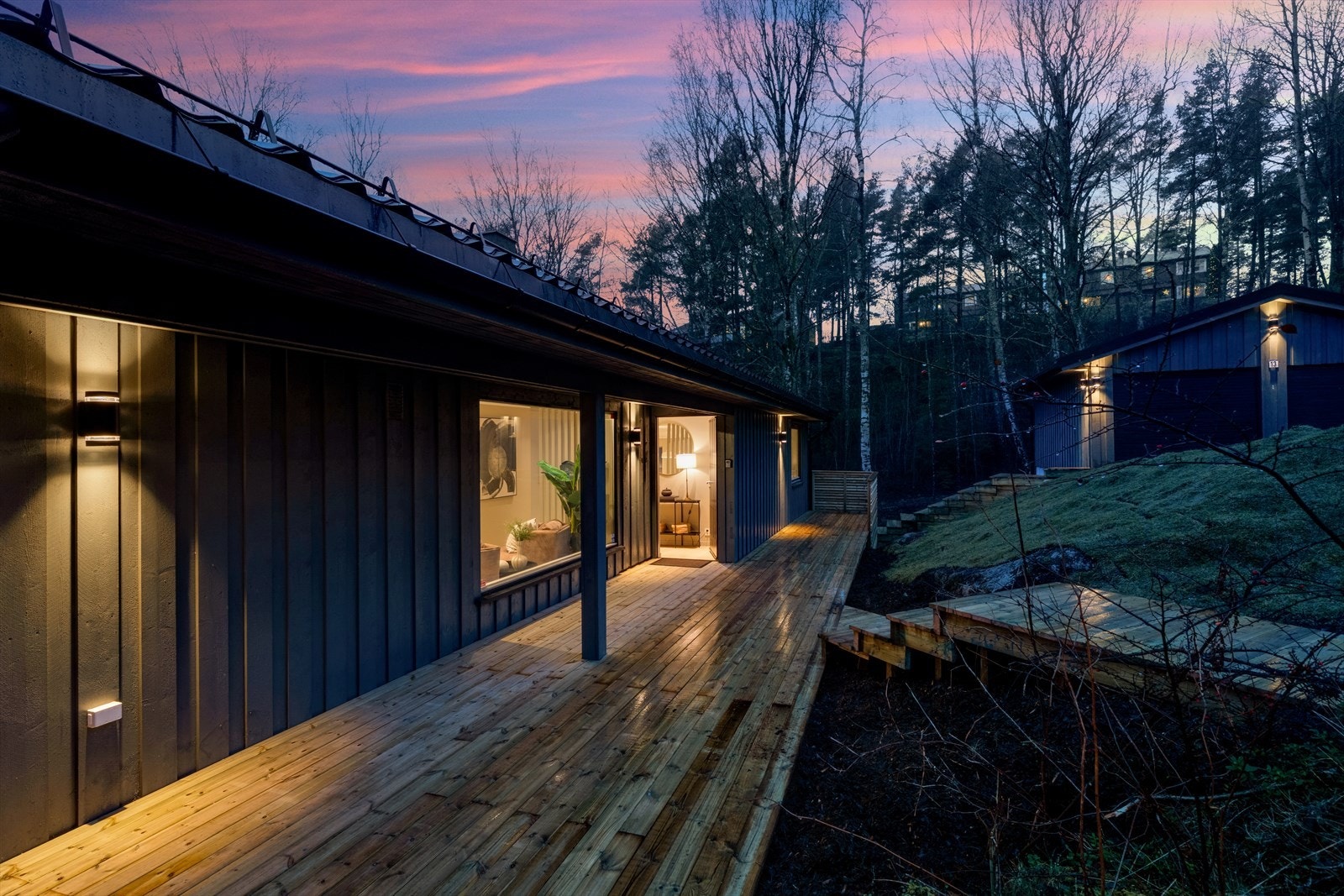 Inngangsparti med ny terrasse Galleribilde