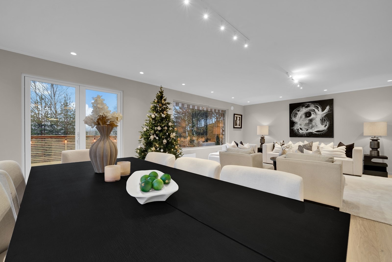 Stue med plass til salong og spisestue Galleribilde