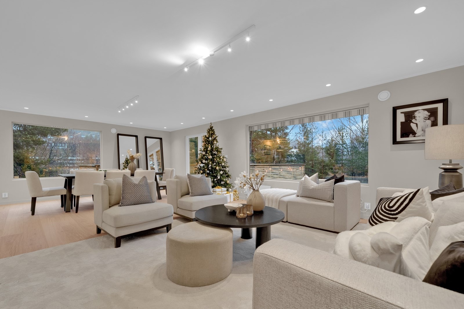 Stue med down-lights og skinner Galleribilde