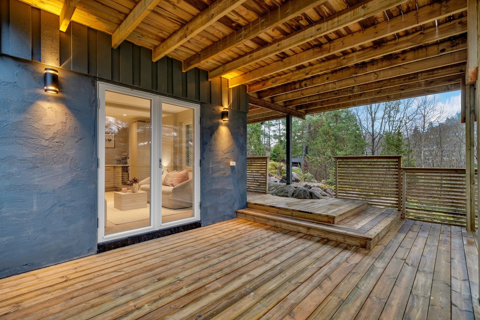 Terrasse som benyttes av hybel 1 Galleribilde