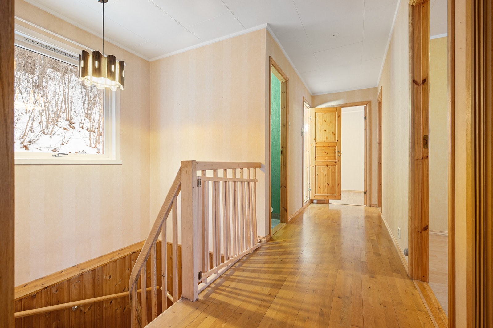 Gang med trapp ned til underetasje Galleribilde