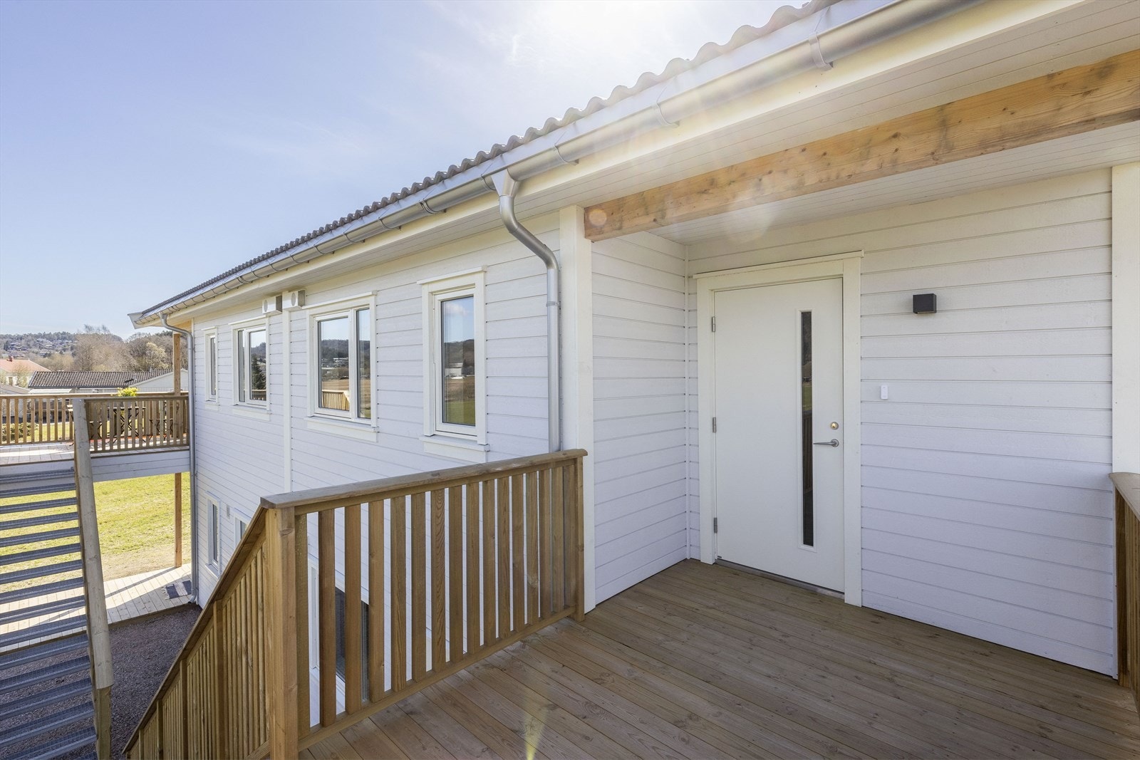 Boligene i 2.etasje har vær sin trapp opp til boligen Galleribilde