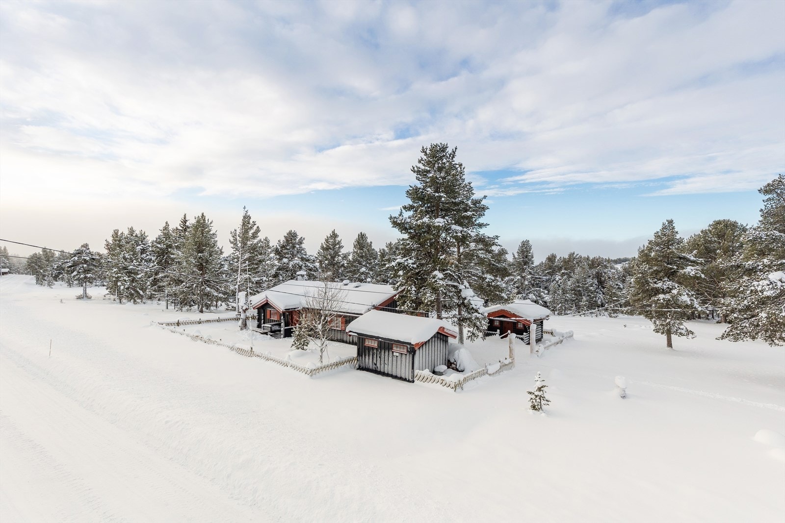 Romslig og innholdsrik fritidseiendom. Galleribilde