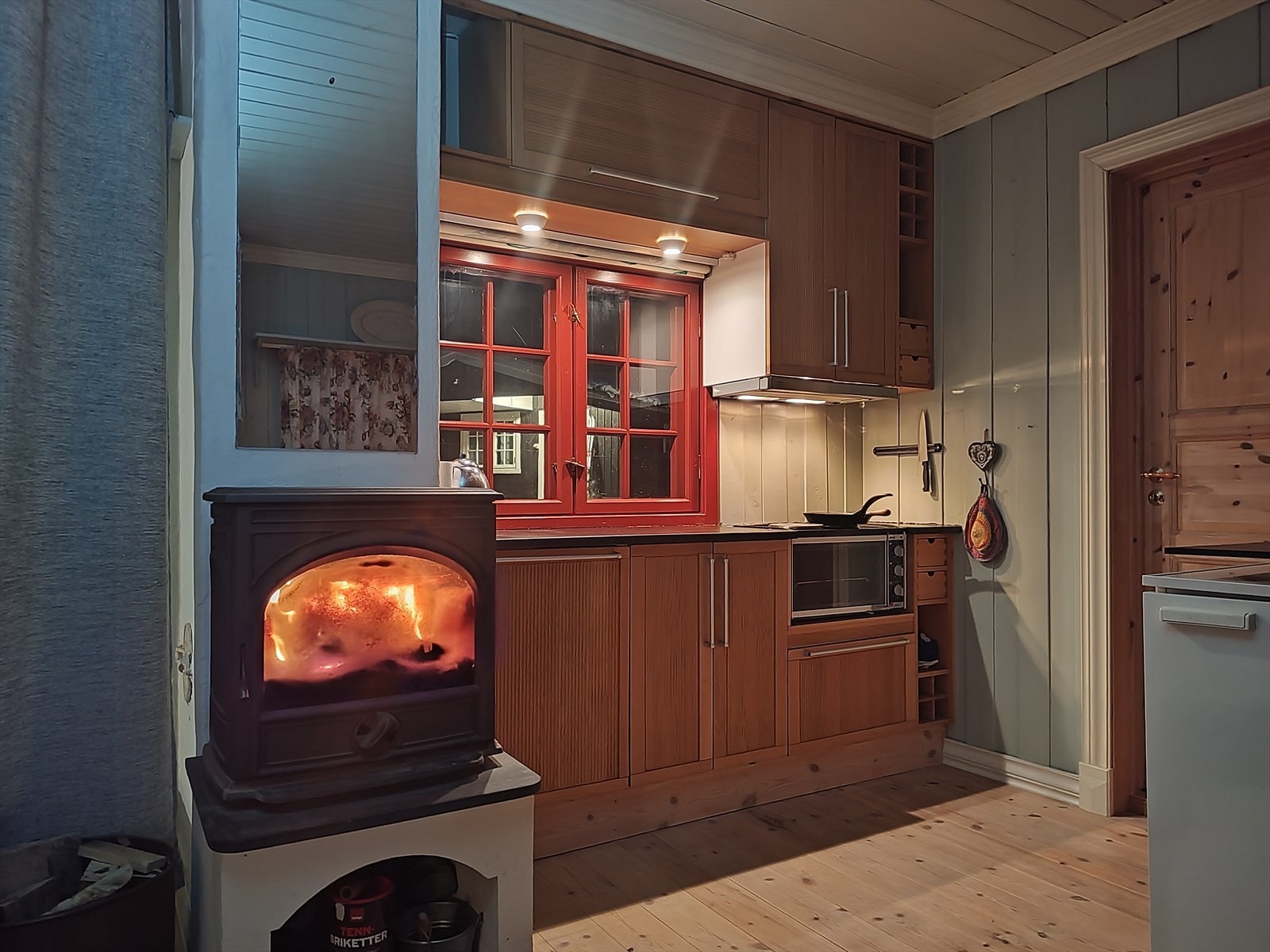 Jøtul vedovn som varmer godt og skaper ekstra hygge. Galleribilde