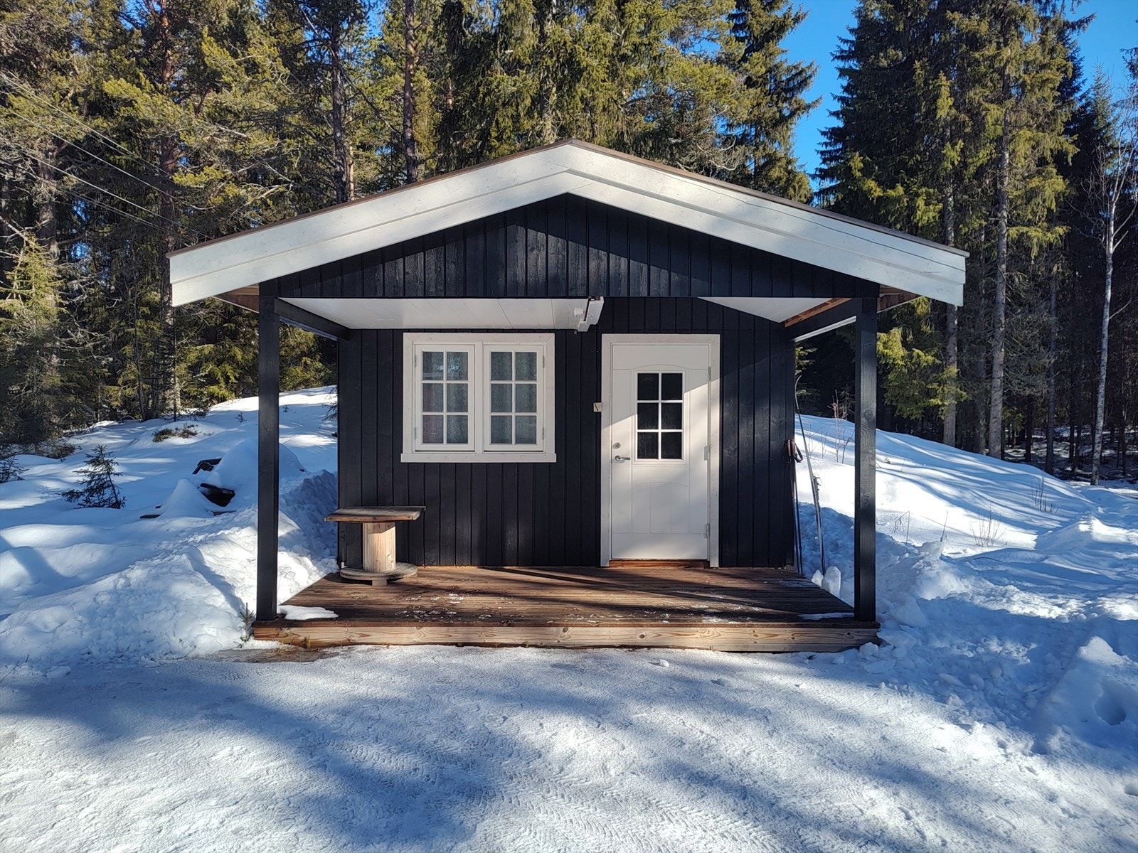 Annekset er fra 2014 og har innlagt strøm. Galleribilde