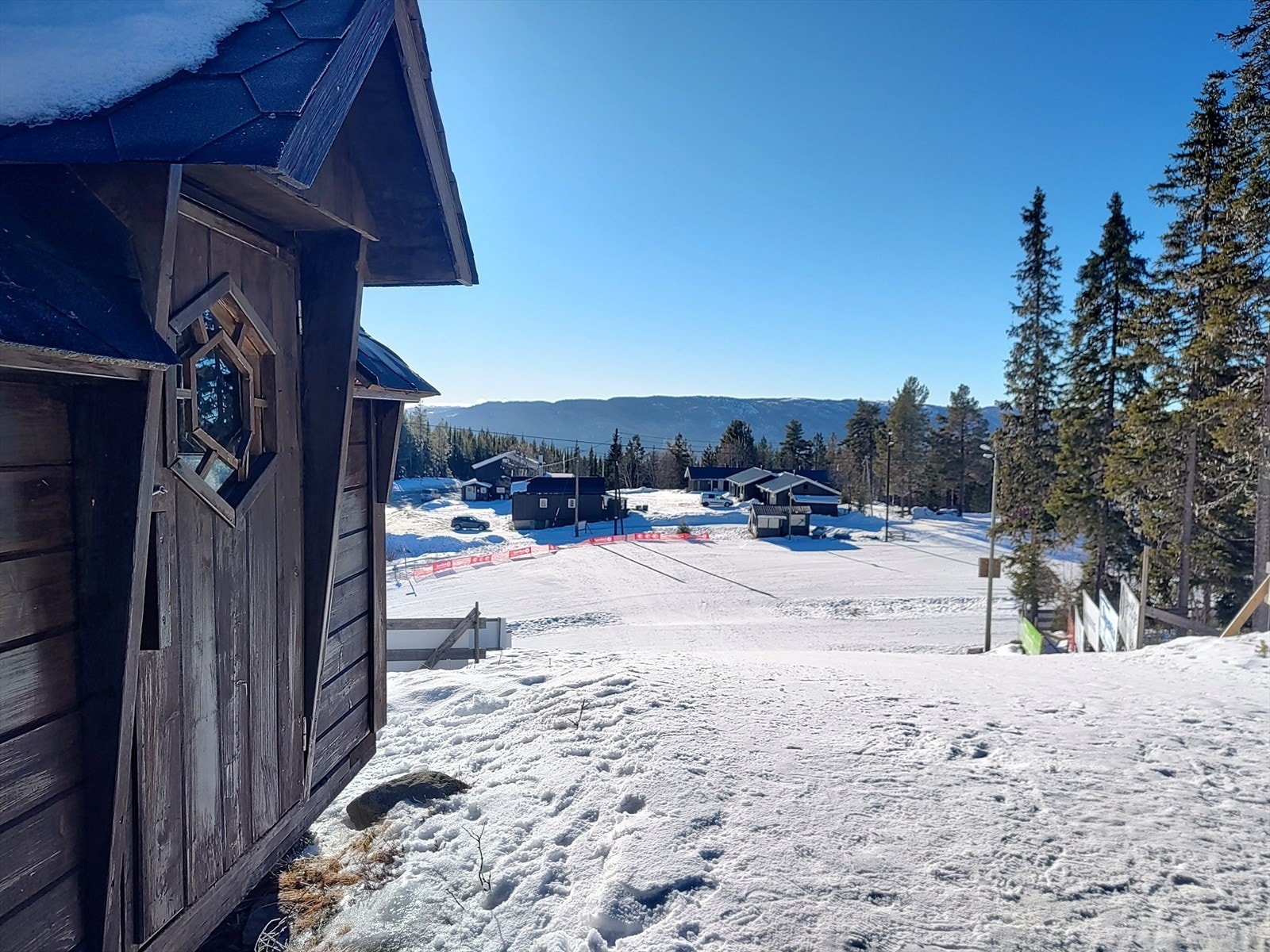 Bilde fra grillbua på Solseter Skistadion. Her er det fint å sette utfor bakken på ski eller akebrett. Galleribilde