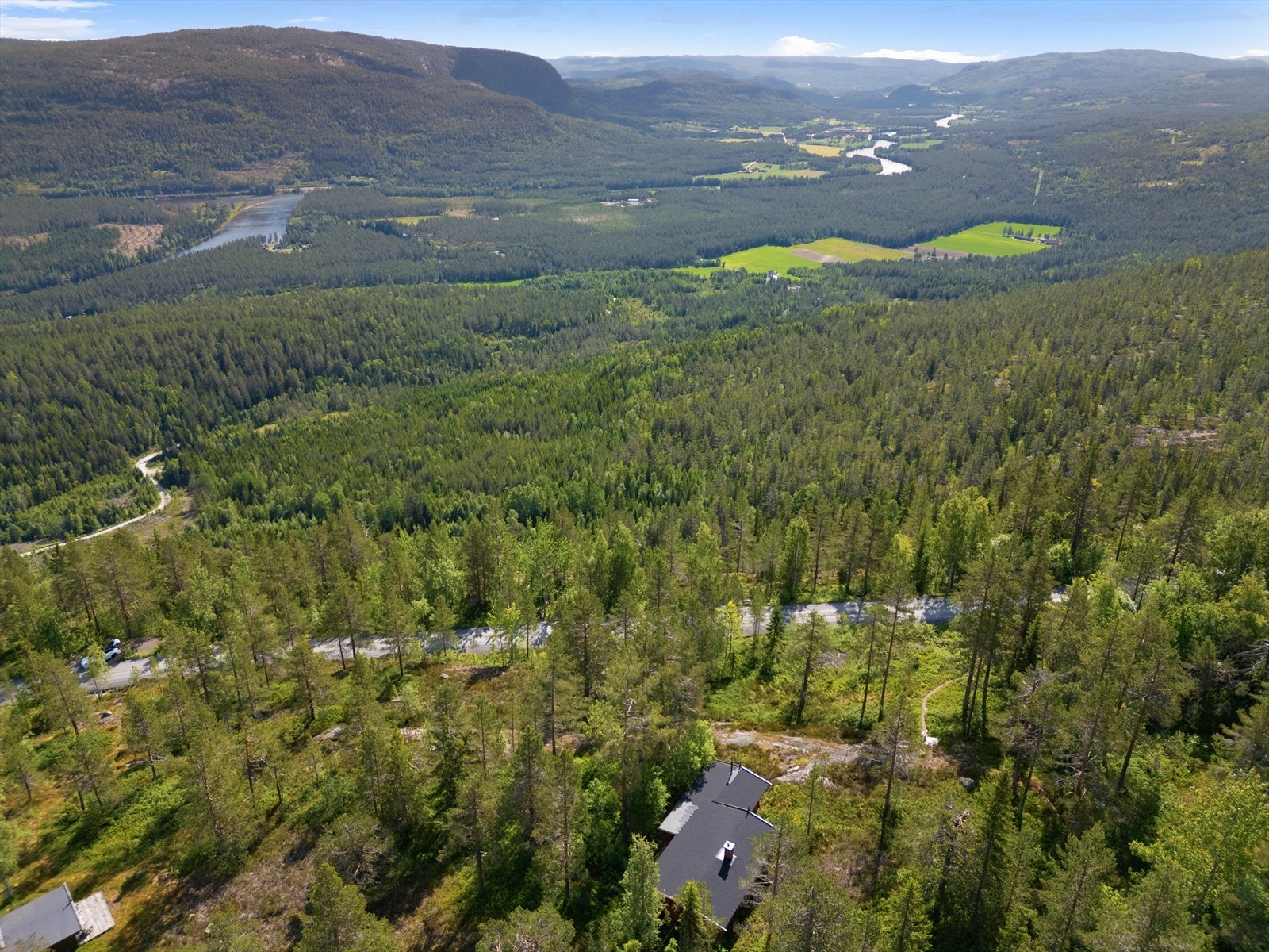 Området byr på flotte turmuligheter året rundt, enten du vil gå på beina, med ski eller sykkel. Galleribilde