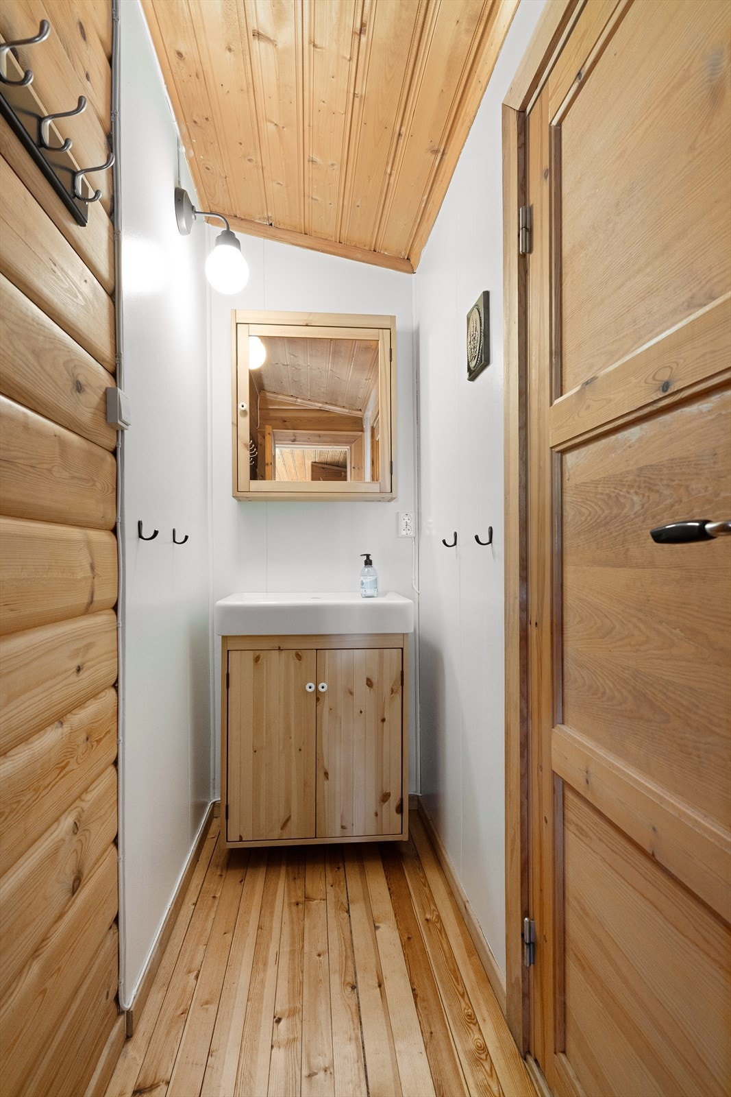 Et lite vaskerom utenfor det ene soverommet. Galleribilde