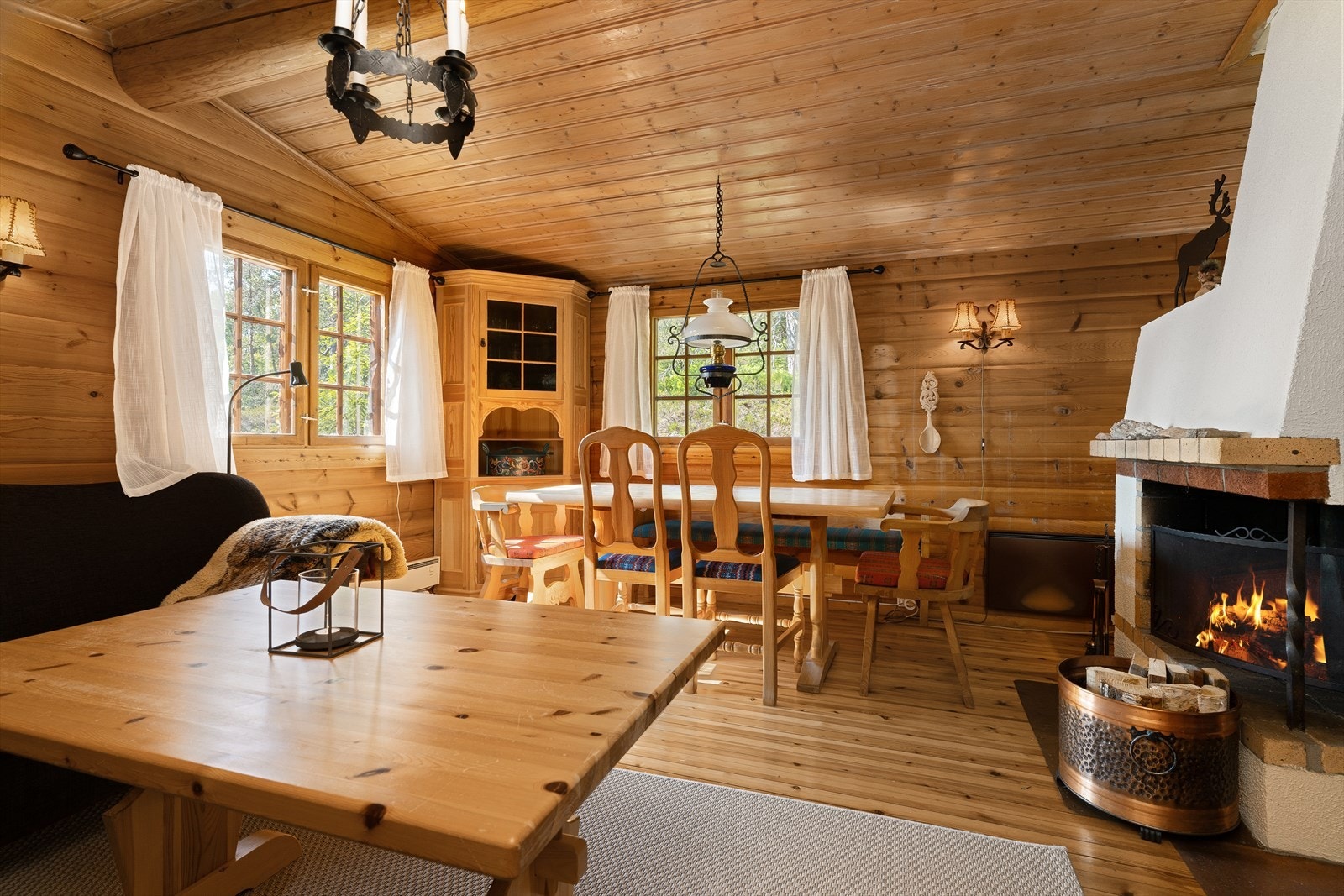 Idyllisk og skjermet maskin laftet familiehytte - Fin natur- og utsiktstomt - Nærhet til turområder! Galleribilde