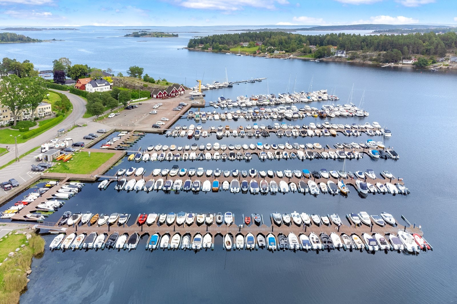 Knarberg båthavn er en av flere kommunale småbåthavner i nærmiljøet. Galleribilde