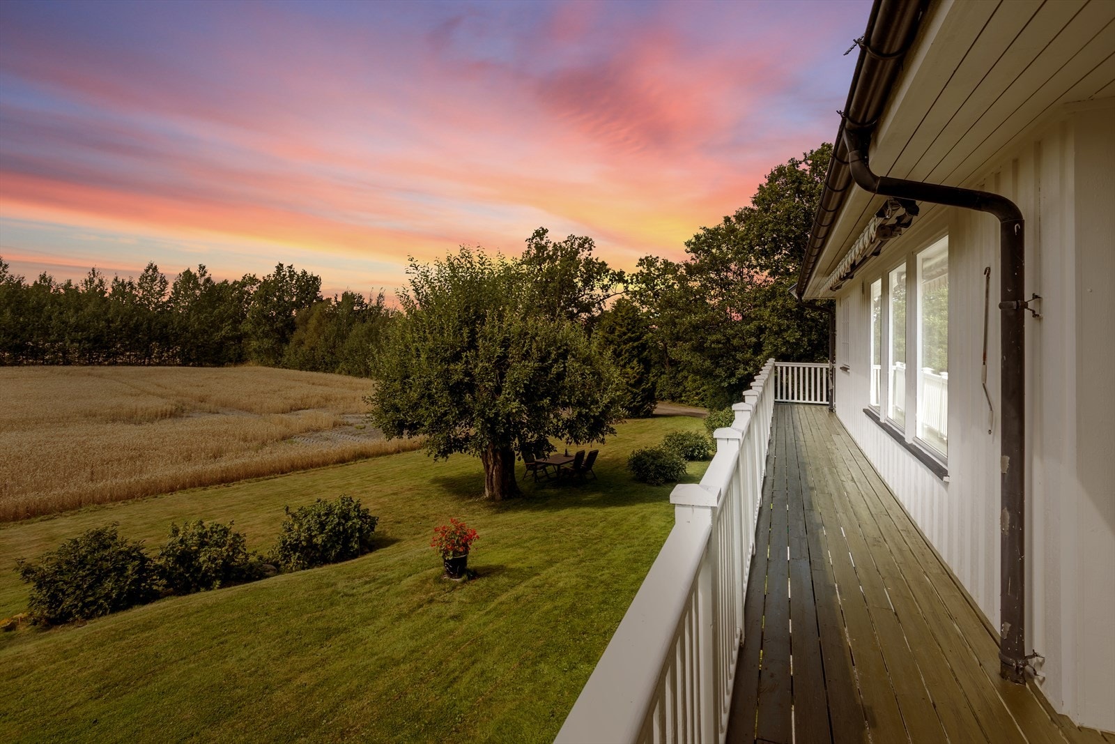 Den vestvendte beliggenheten sørger for gode solforhold gjennom store deler av dagen og ut over kvelden. Galleribilde