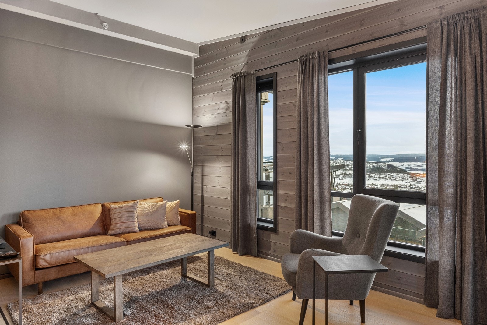 Leiligheten er flott innredet med møbler, gardiner og inventar som medfølger leiligheten. Galleribilde