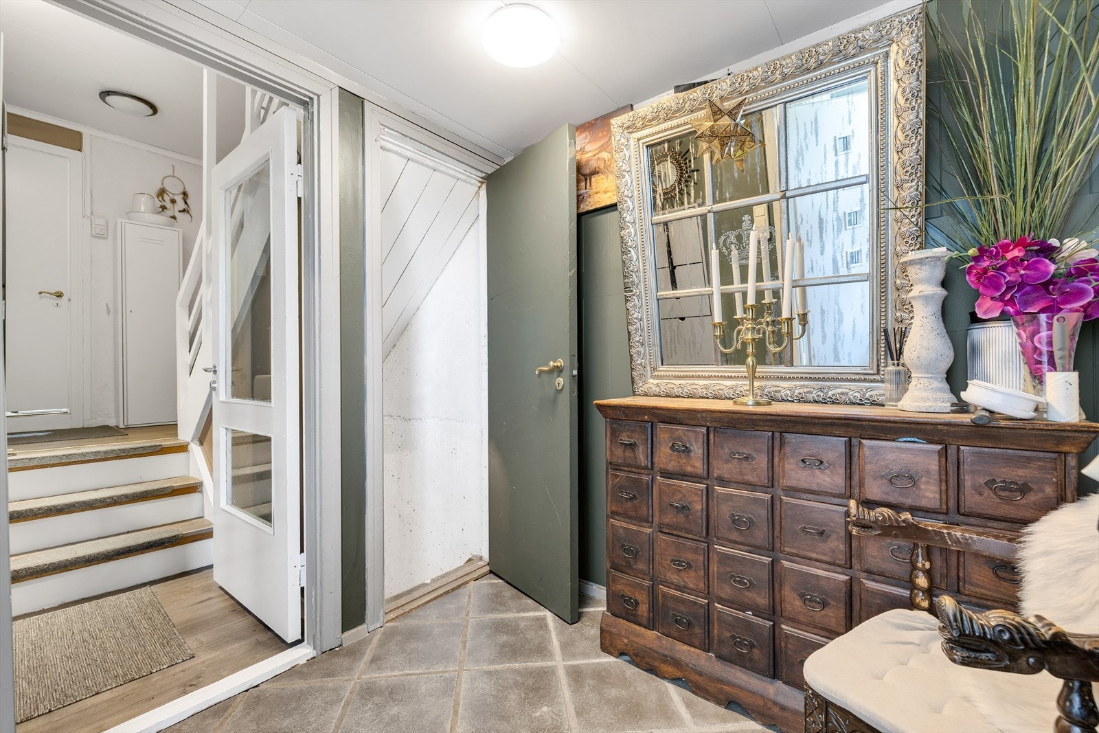 Flislagt inngangsparti på 4,5 m². Galleribilde