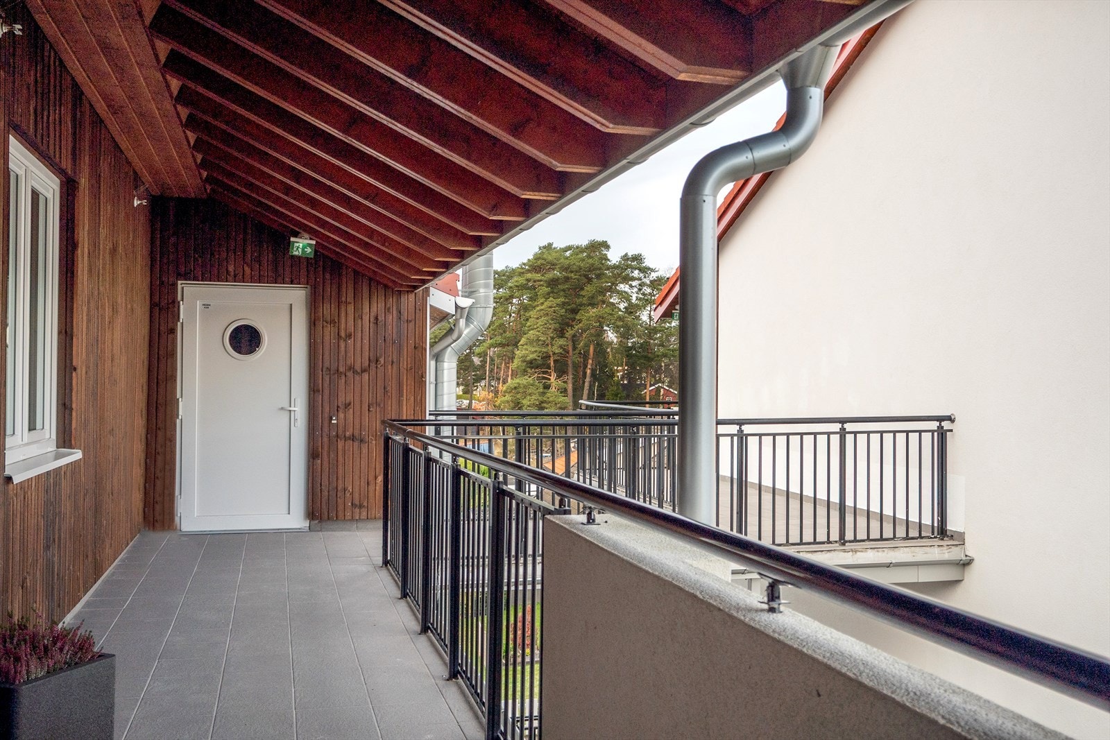 Leiligheten ligger innerst i svalgangen. Galleribilde