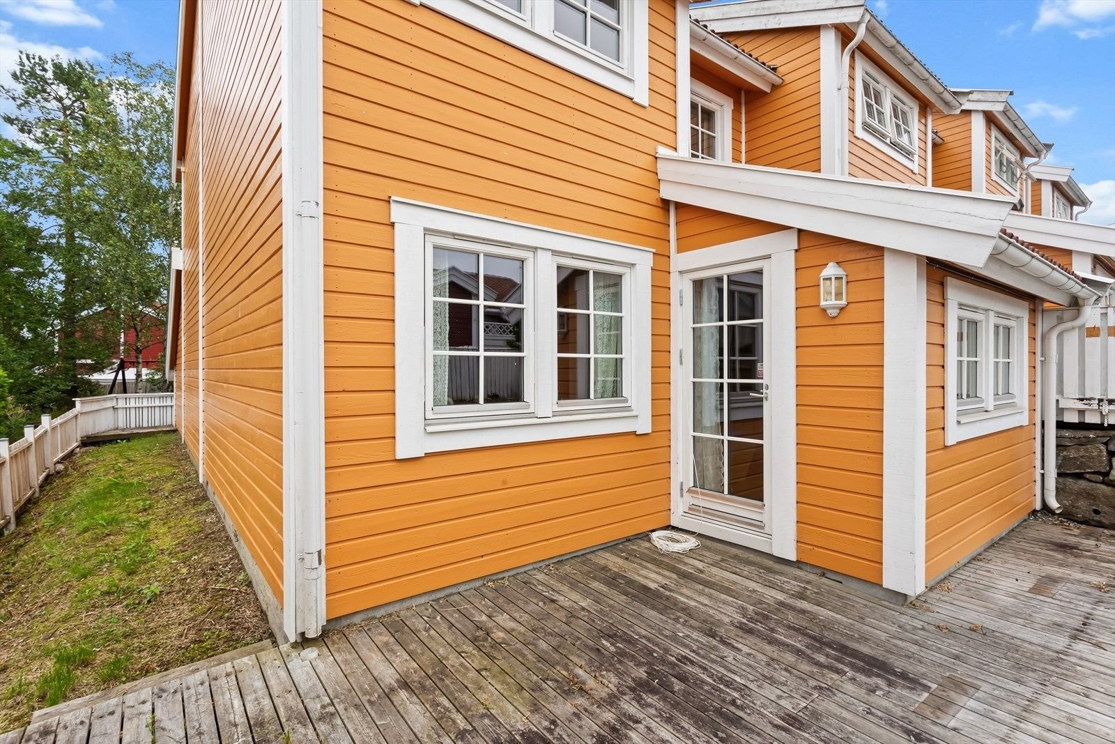 Enderekkehuset har flere uteplasser som barn og voksne kan benytte seg av. Galleribilde