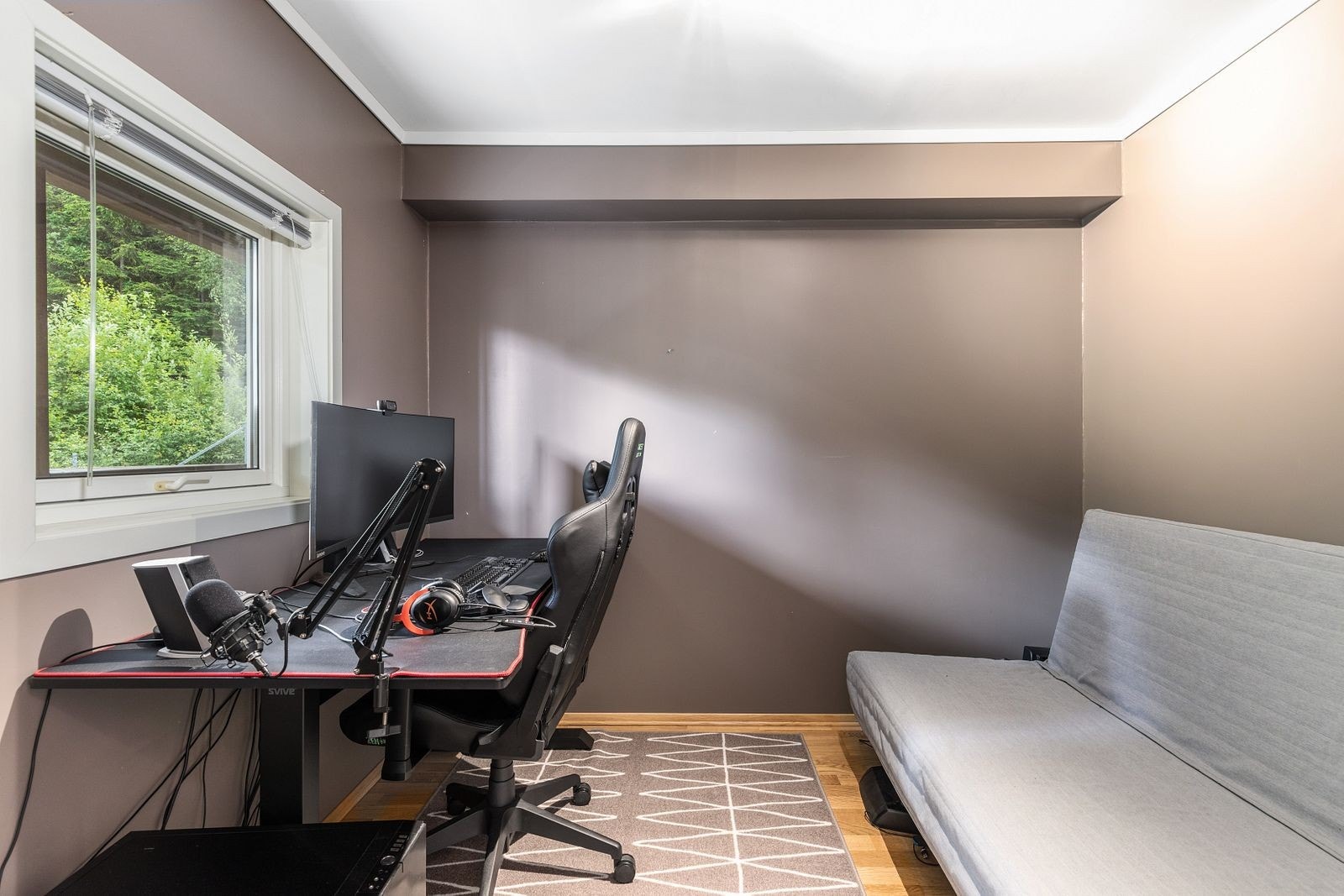 Soverom 2: Her er det plass til en enkeltseng og et skrivbord eller en liten dobbeltseng Galleribilde