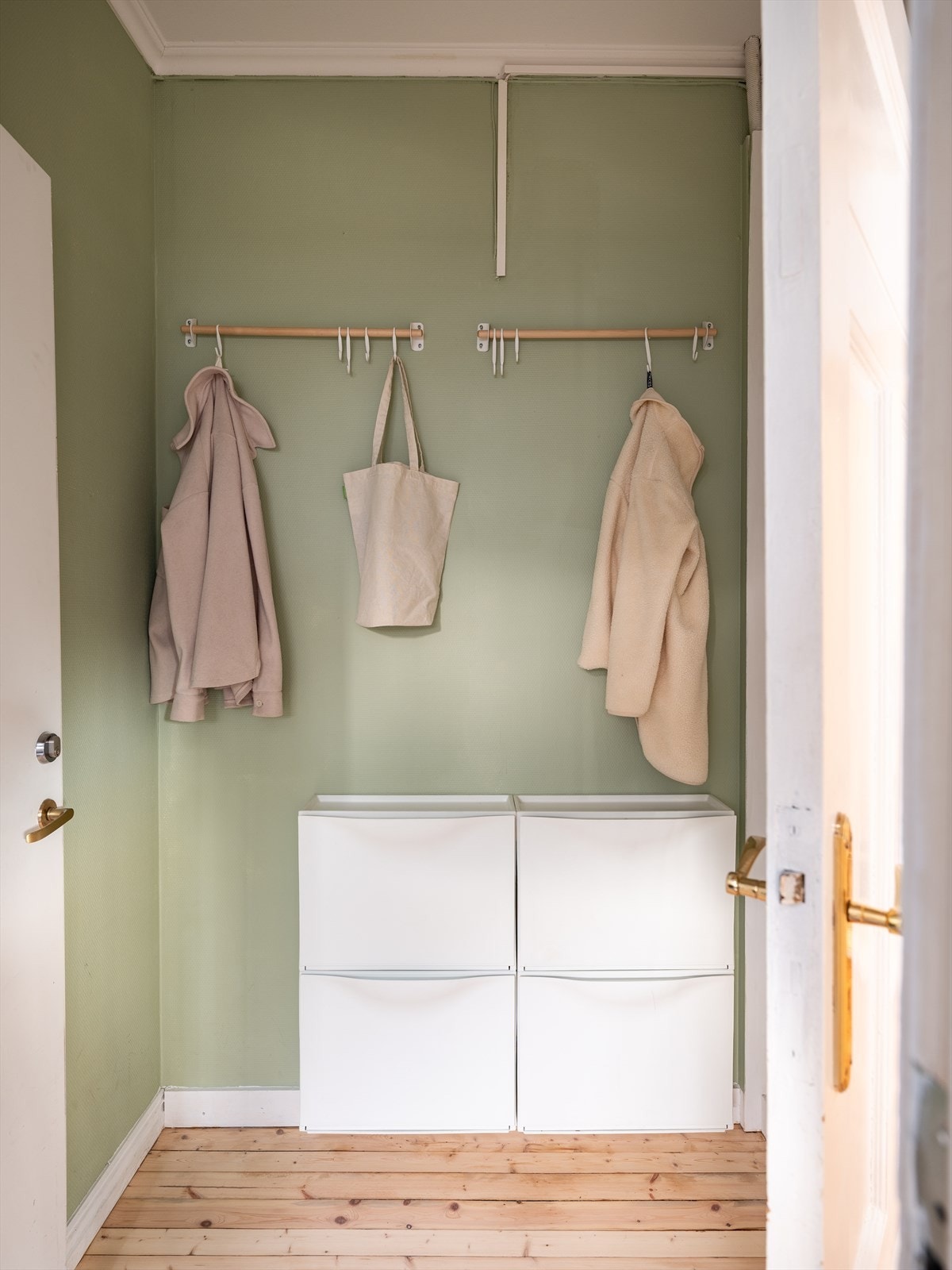 Busstoppene Buran 1, 2, 3 og 4 er rett ved, samt Lilleby togstasjon 6 minutter unna. Galleribilde