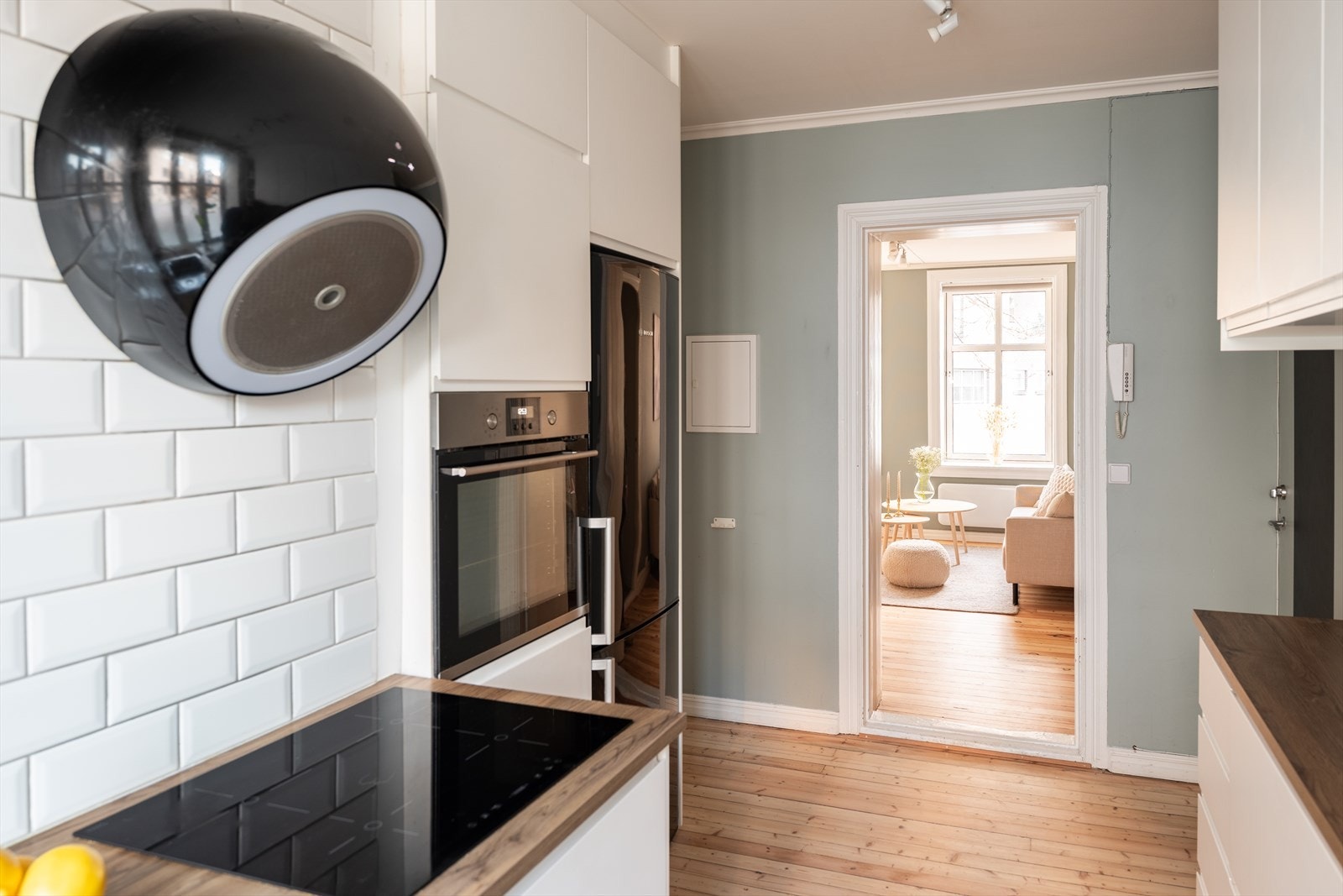 Nyslipte gulv i store deler av leiligheten. Galleribilde