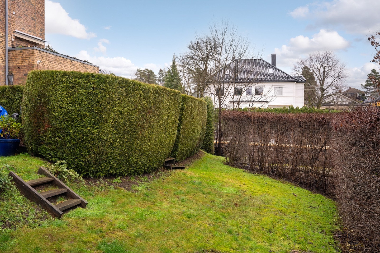 Leiligheten disponerer egen hagedel via trapp. Galleribilde