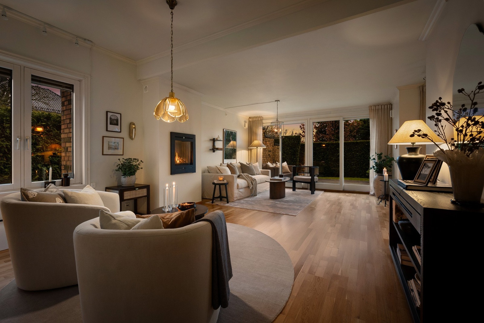 Leiligheten har vinduer mot tre himmelretninger. Galleribilde