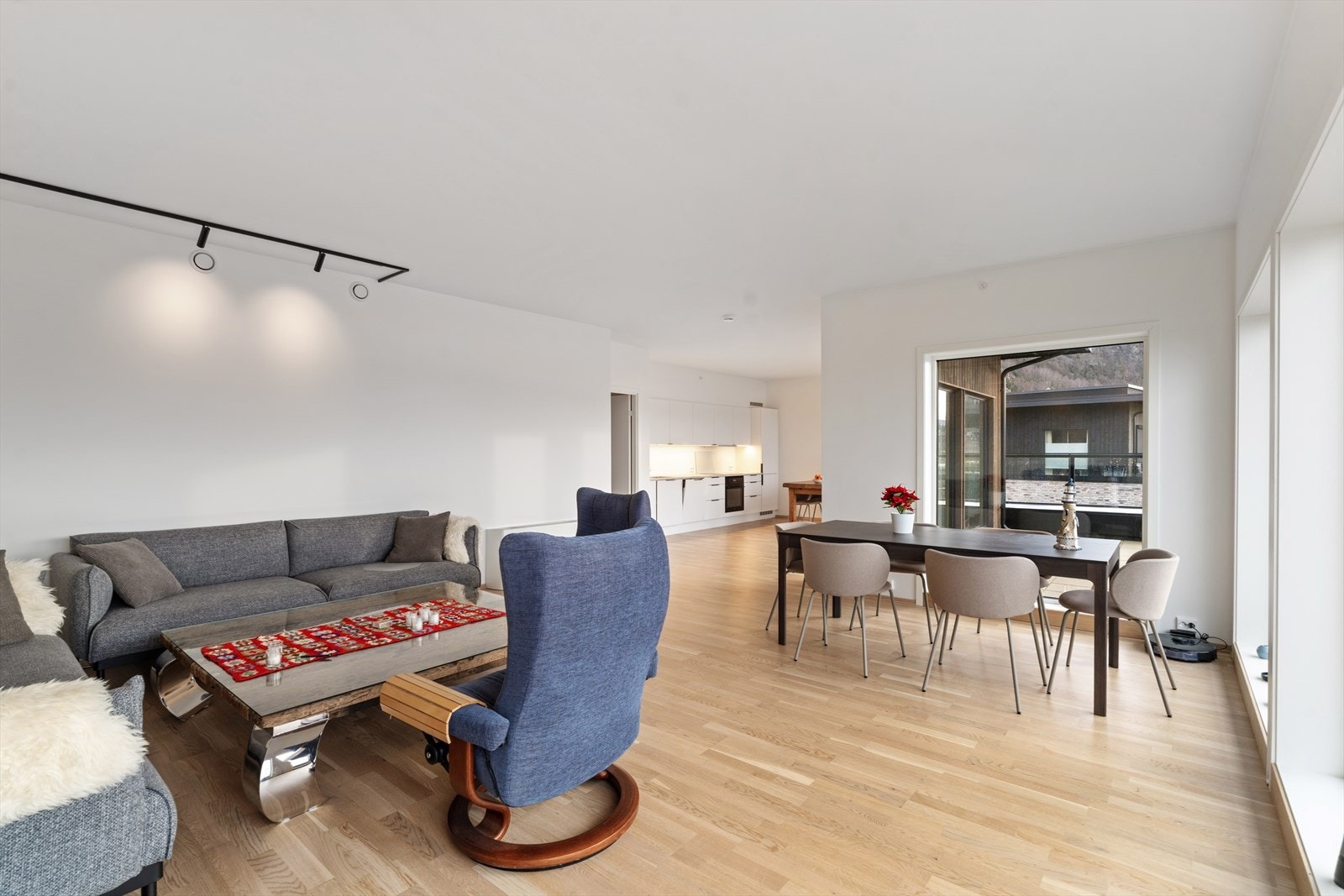 Stue mot kjøkken Galleribilde