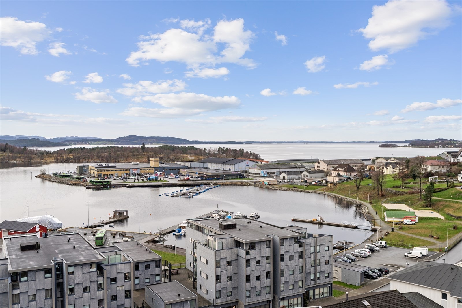 Kort vei til sjøen og flotte turområder Galleribilde