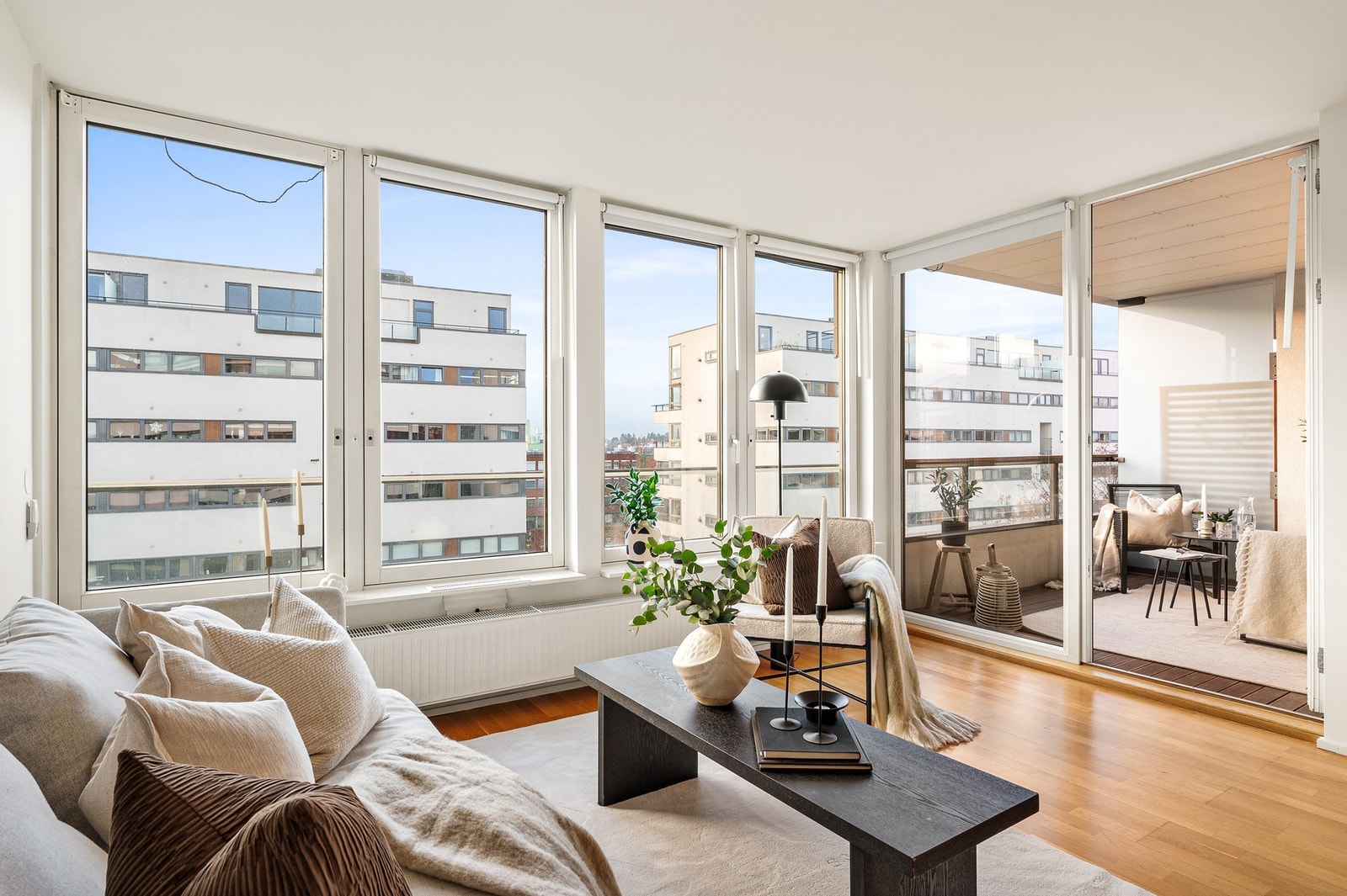 Stue med utgang balkong Galleribilde