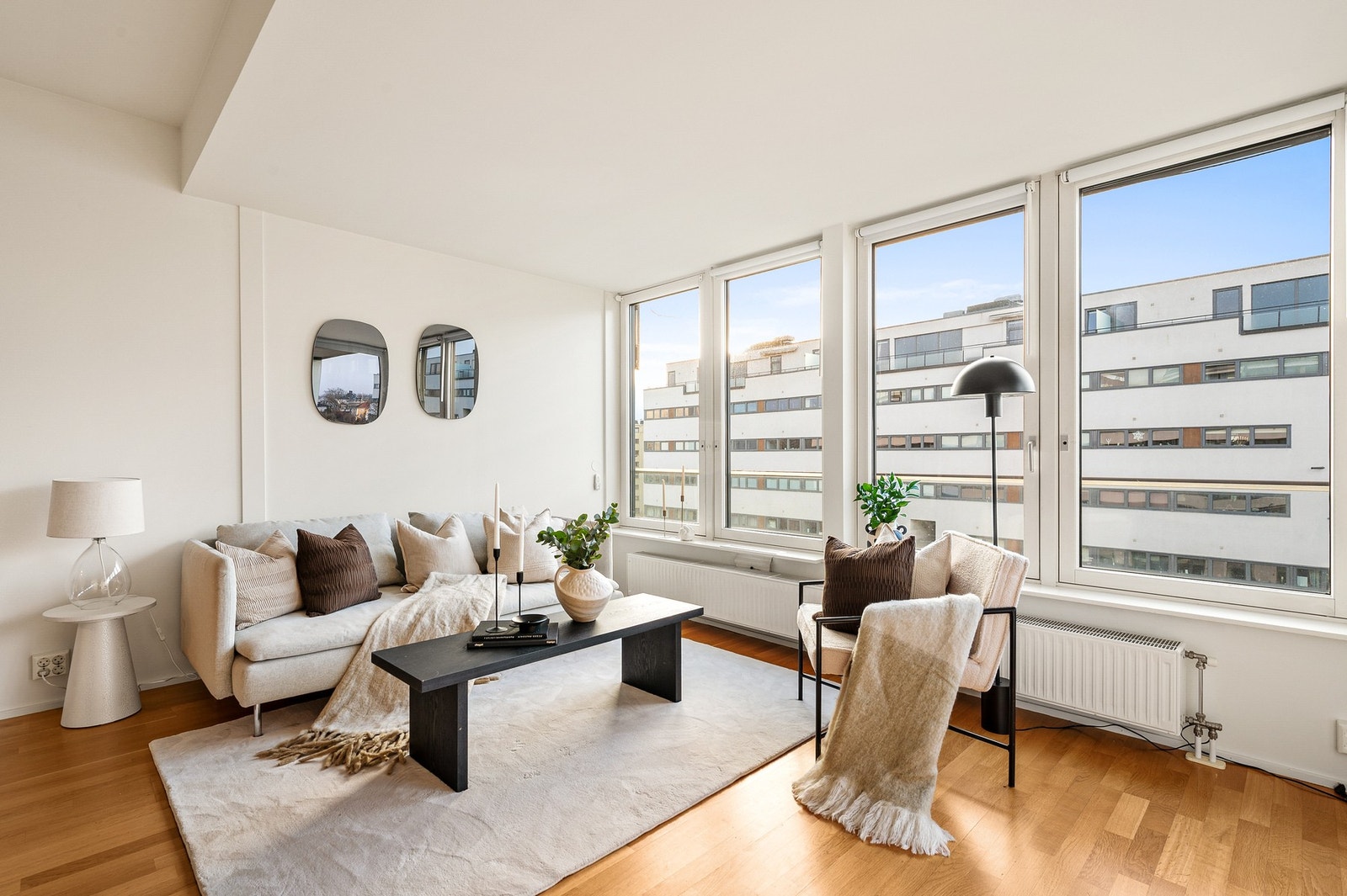 Soverommet har inngang via både bad og stue Galleribilde