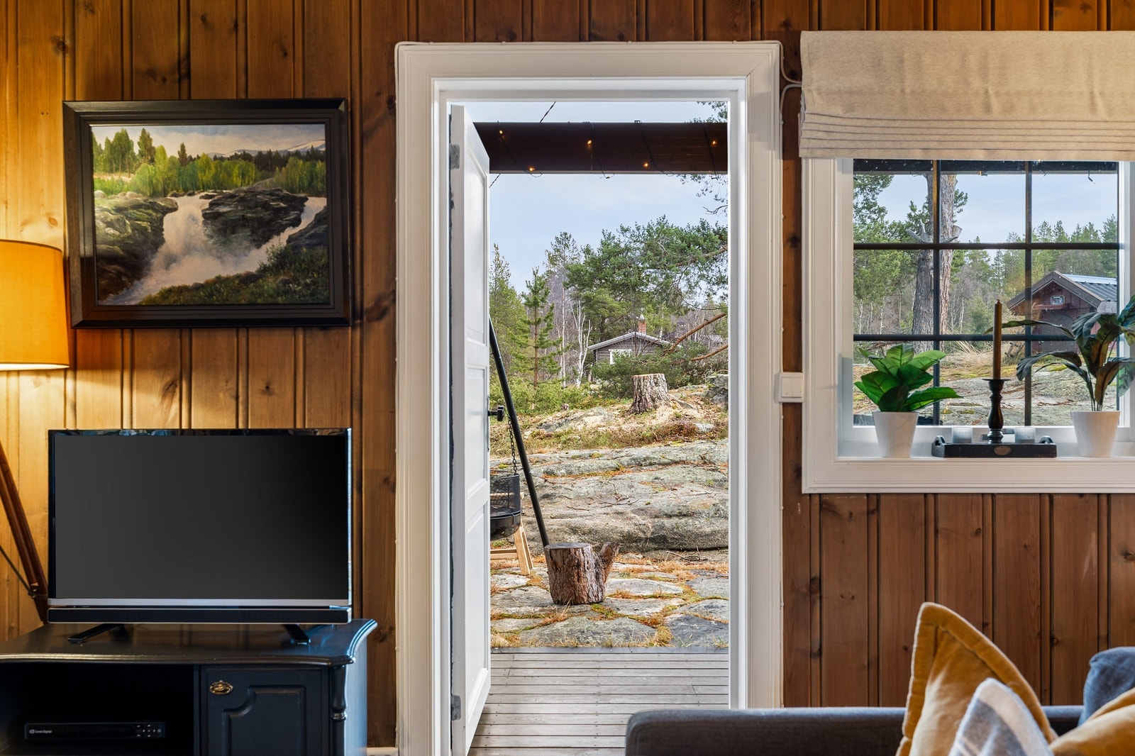 Utgang fra stue til terrasse/uteområde Galleribilde