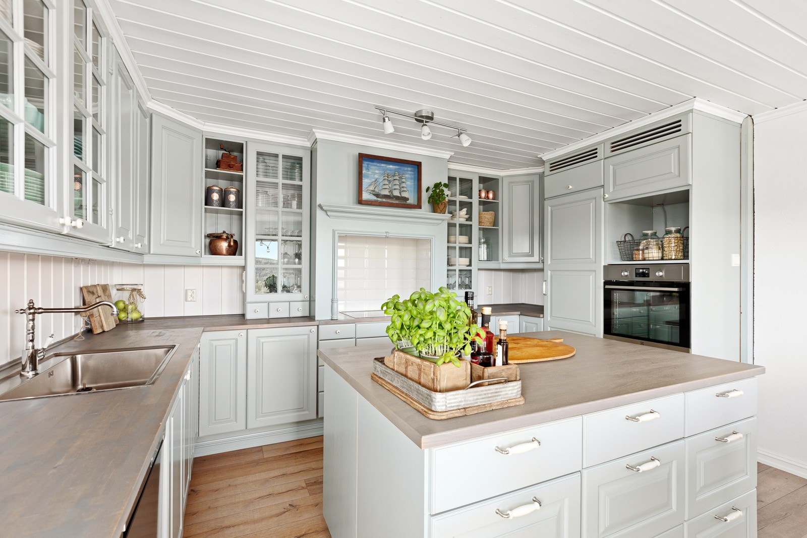 Kjøkkenøy som kan flyttes. Galleribilde