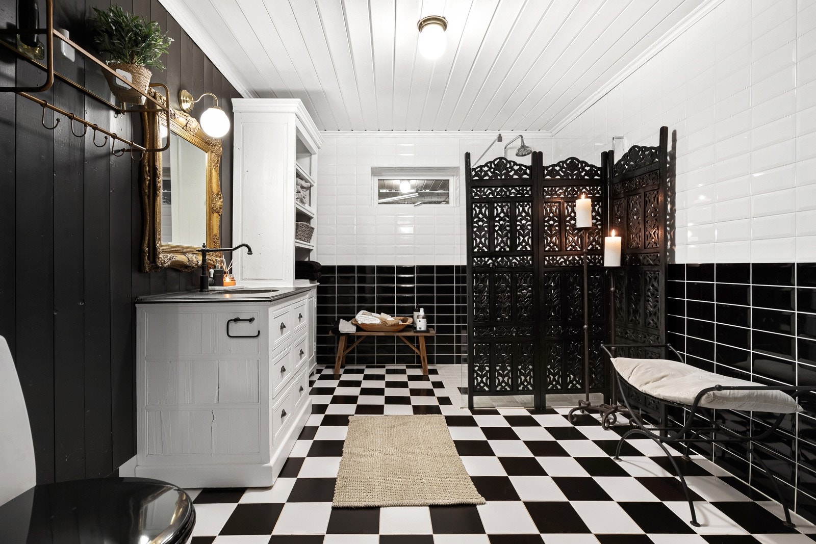 Bad/wc i u-etg, med flislagt gulv med varmekabler Galleribilde