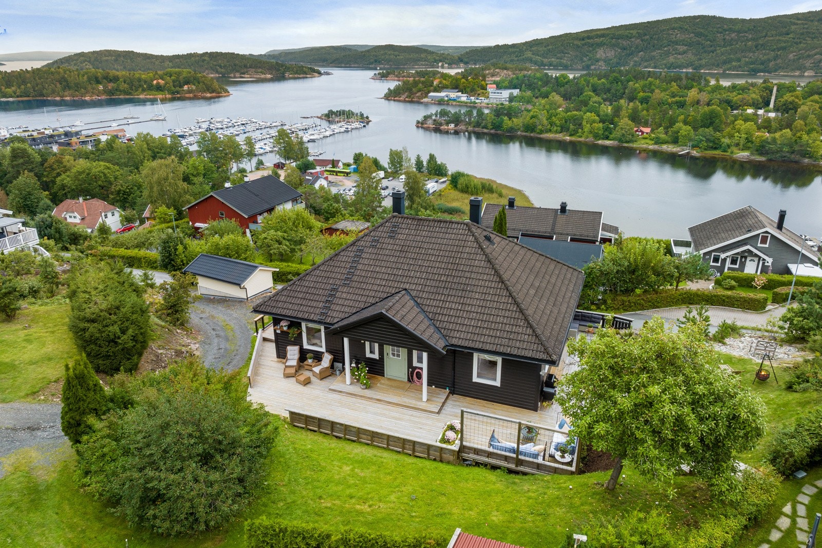 Super beliggenhet med gangavstand til sentrum og sjøen. Galleribilde