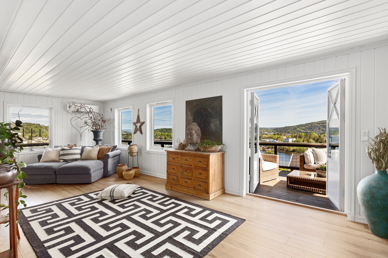 Utgang til terrassen fra spisestuen Galleribilde