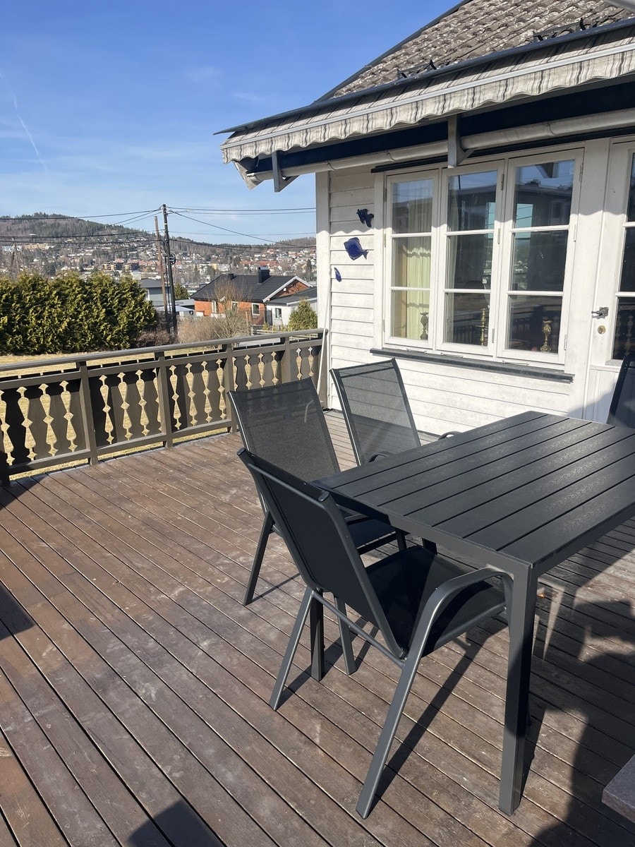 Uteplassen Galleribilde