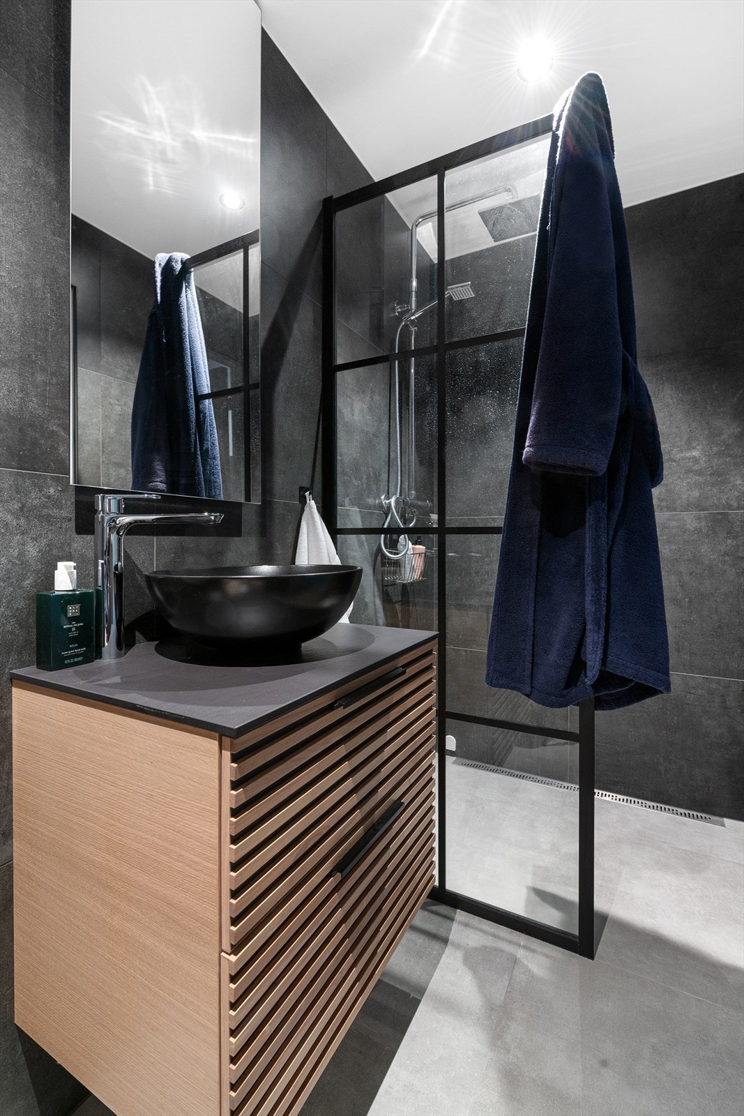 Flott bad i underetasjen som er innredet i 2021 Galleribilde