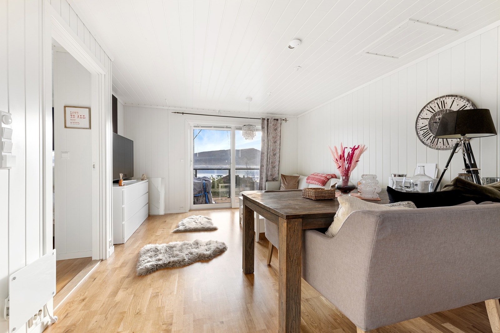 Utleiedel: Stue og kjøkken i åpen løsning Galleribilde