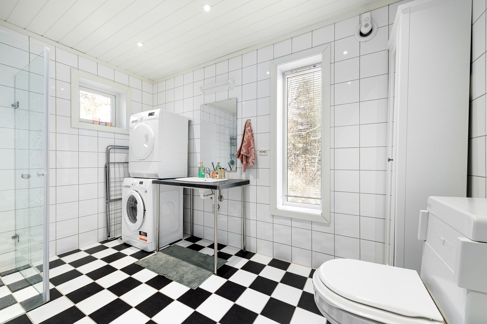 Utleiedel: Stort flislagt bad/vaskerom Galleribilde