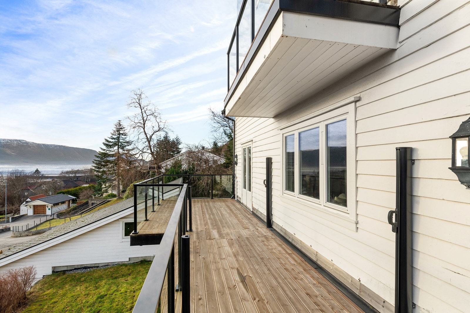 Terrasse mot syd. Uttrekkbare levegger Galleribilde